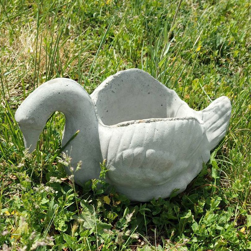 small swan planter 13 (1)
